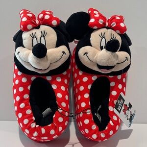 NWT Disney Minnie Mouse Girls House Shoes with Minnie Mouse on the Front.